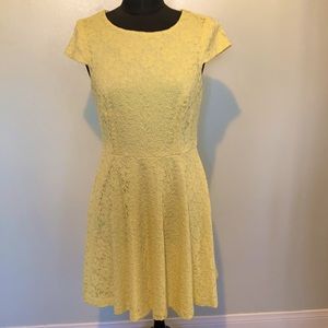 Connected Apparel Yellow Lace floral cap sleeve jewel neck